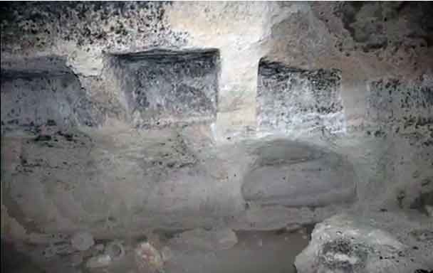 Carlentini interno grotta S.Mauro